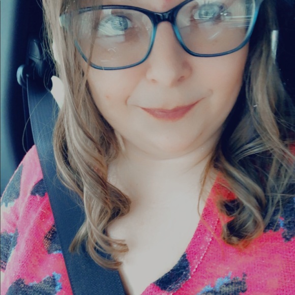 Meet your Posher, Jessica - Picture 1 of 1